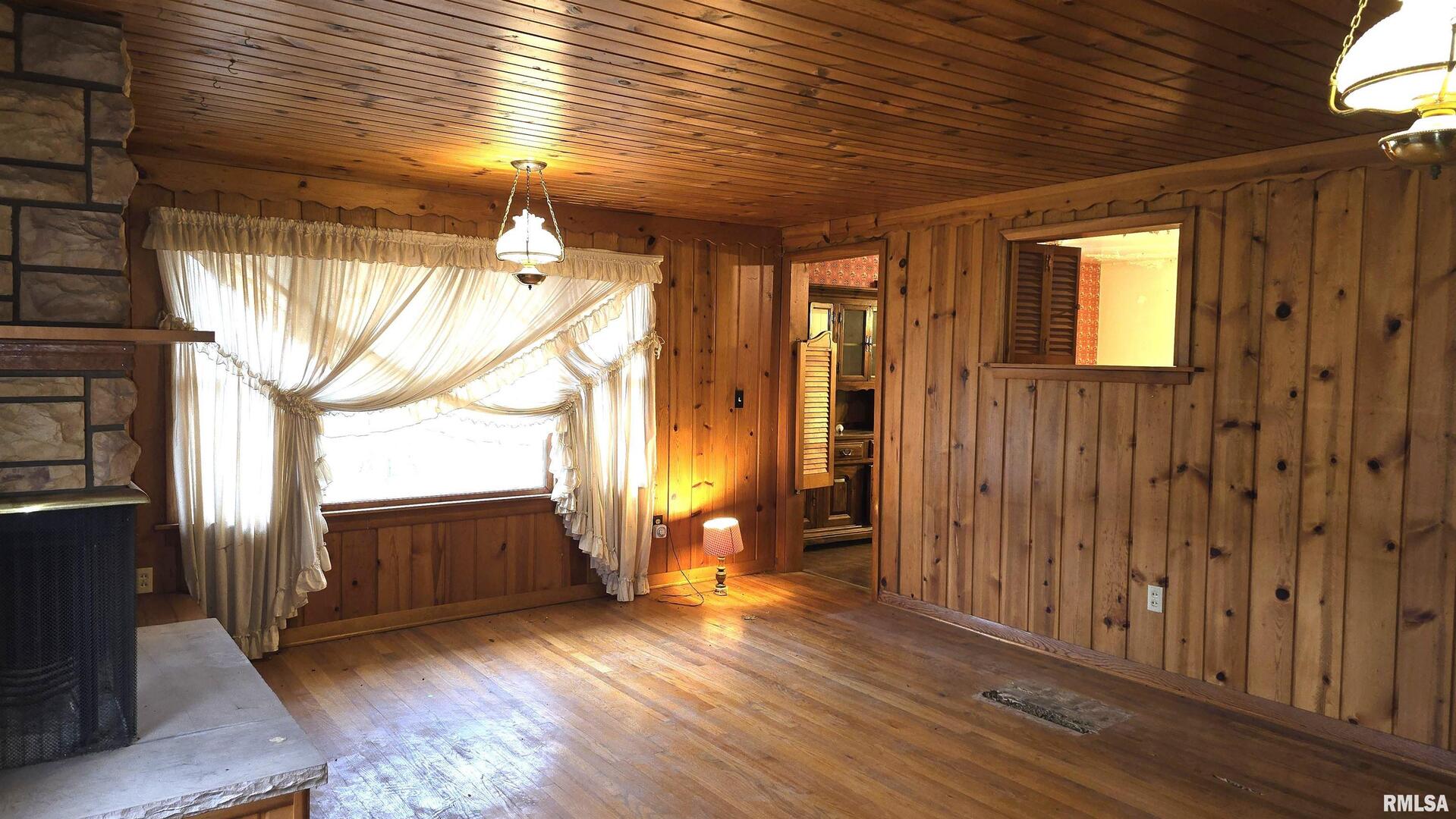 1028 Coyne Center Road Milan, IL 61264 - Photo 4 of 21 a view of empty room with wooden floor and fan