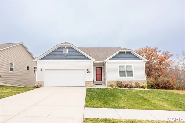 $300,000 | 1421 Fairwood Drive, Belleville, IL 62220