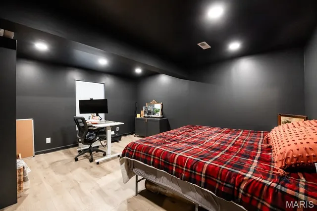 $300,000 | 1421 Fairwood Drive, Belleville, IL 62220