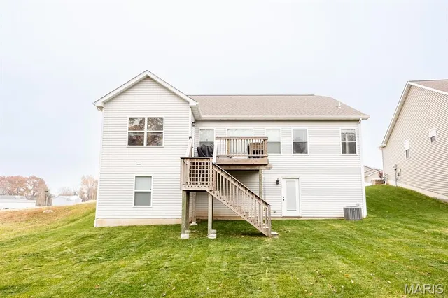 $300,000 | 1421 Fairwood Drive, Belleville, IL 62220
