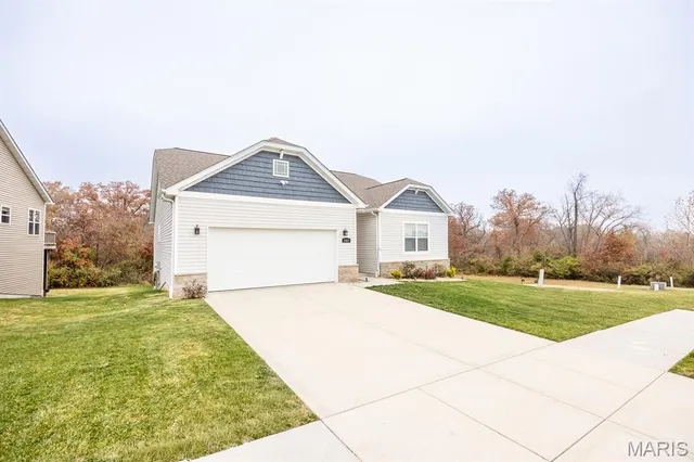 $300,000 | 1421 Fairwood Drive, Belleville, IL 62220