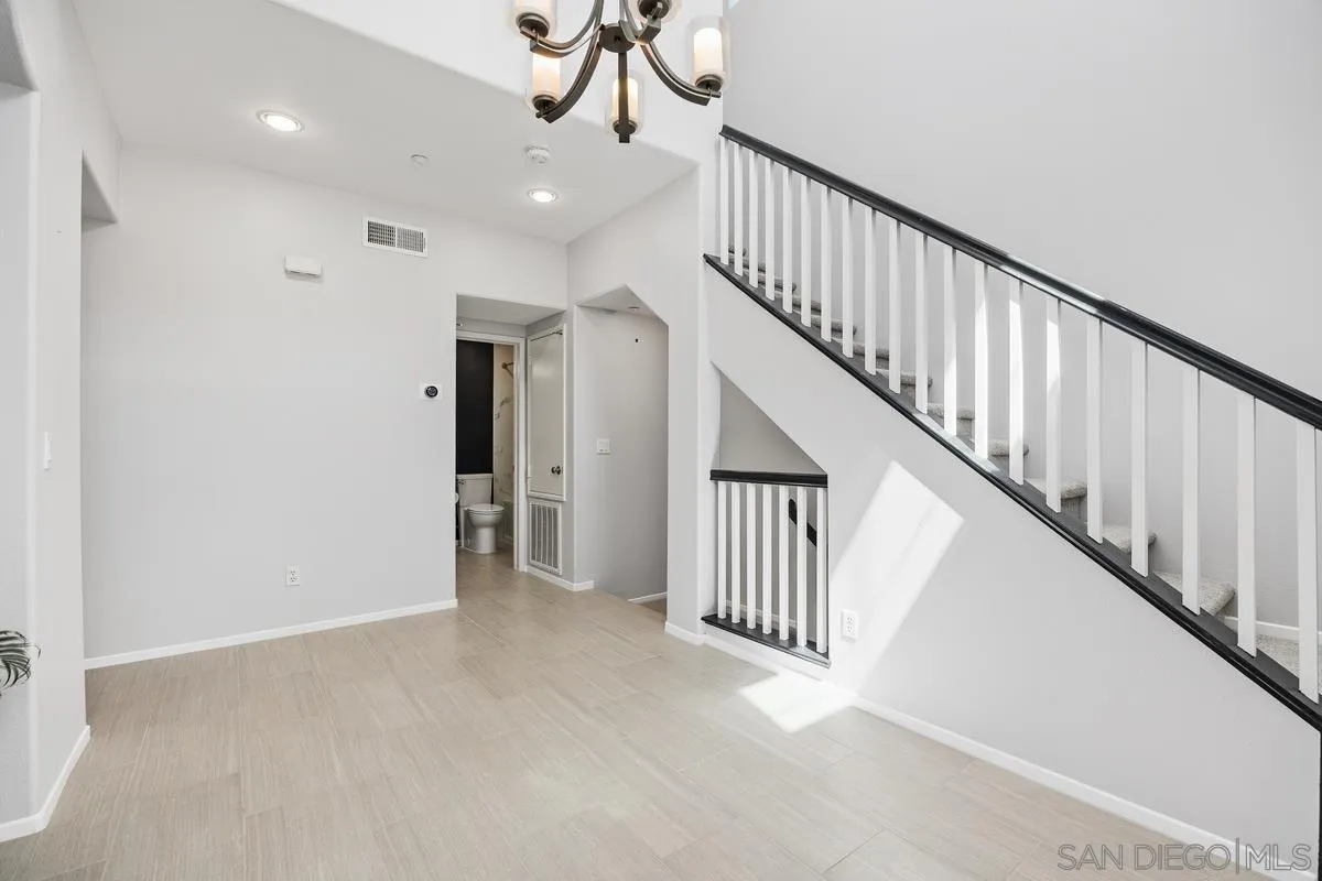 3683 Jetty Point Carlsbad, CA 92010 - Photo 5 of 30 Gallery Image 5
