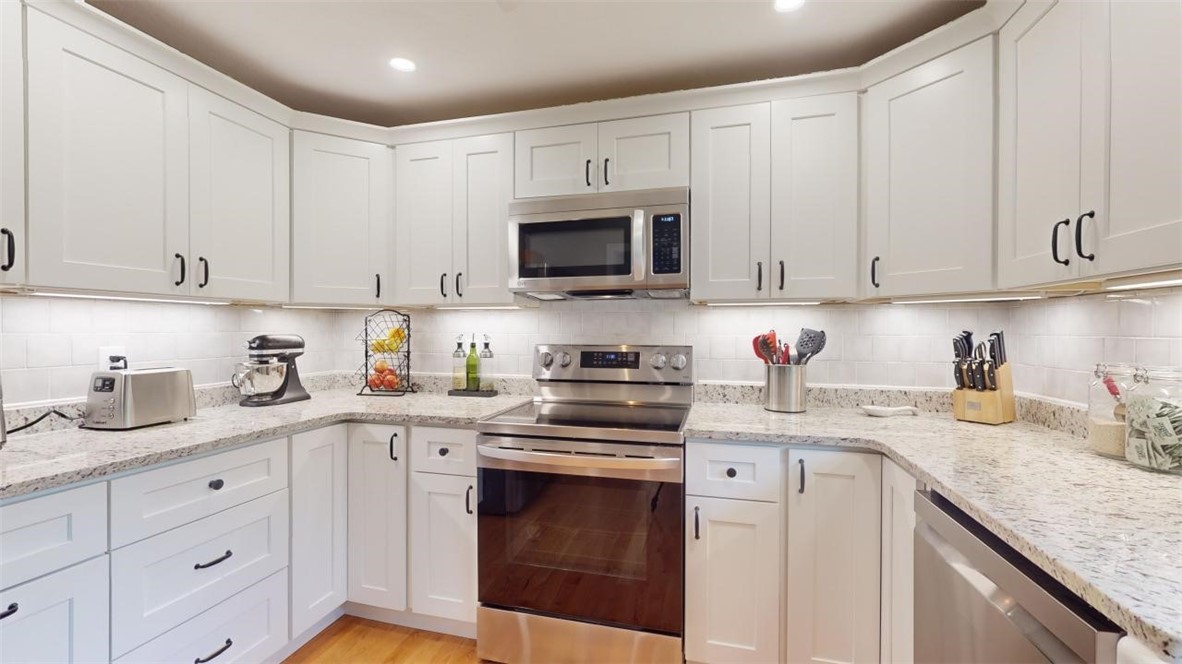 901 Brook Haven Lane Woonsocket, RI 02895 - Photo 11 of 34