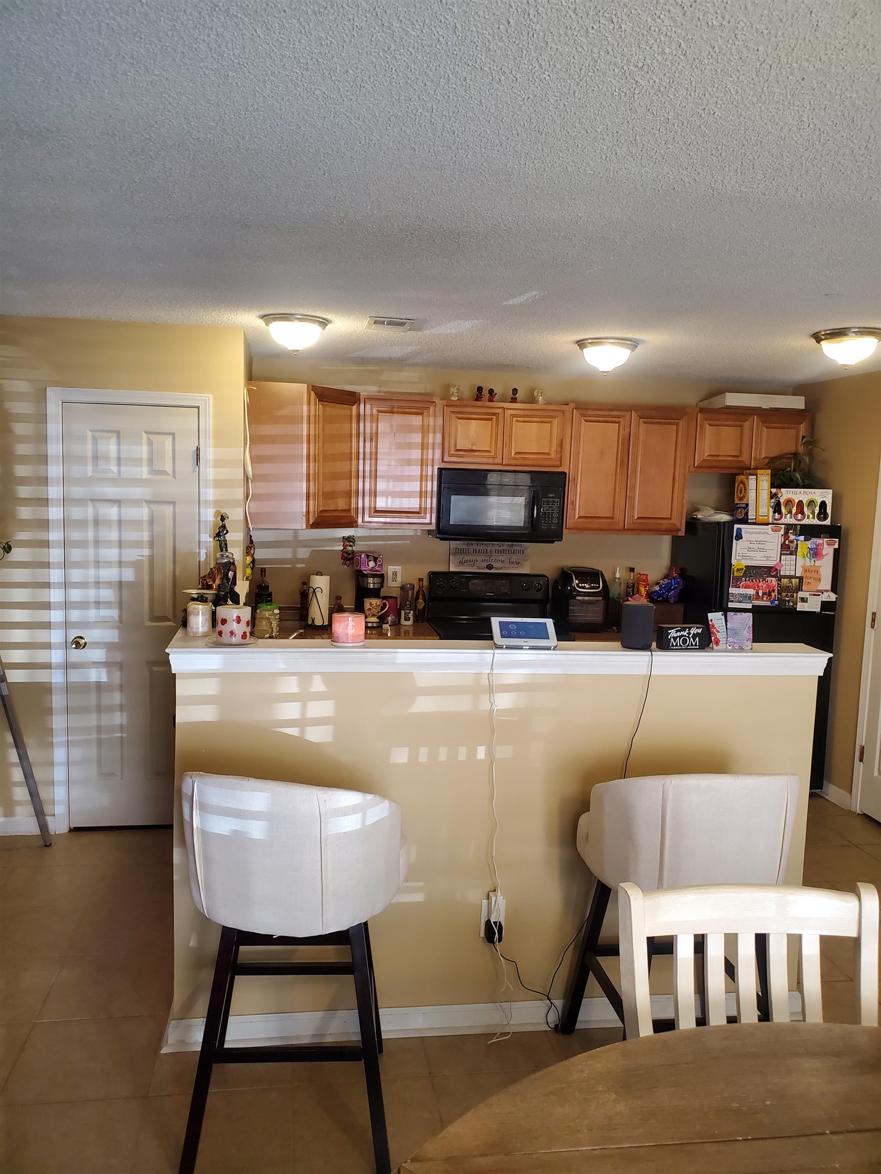6769 Ross Ridge Drive Memphis, TN 38141 - Photo 11 of 25 a living room with stainless steel appliances kitchen island granite countertop furniture and a kitchen view