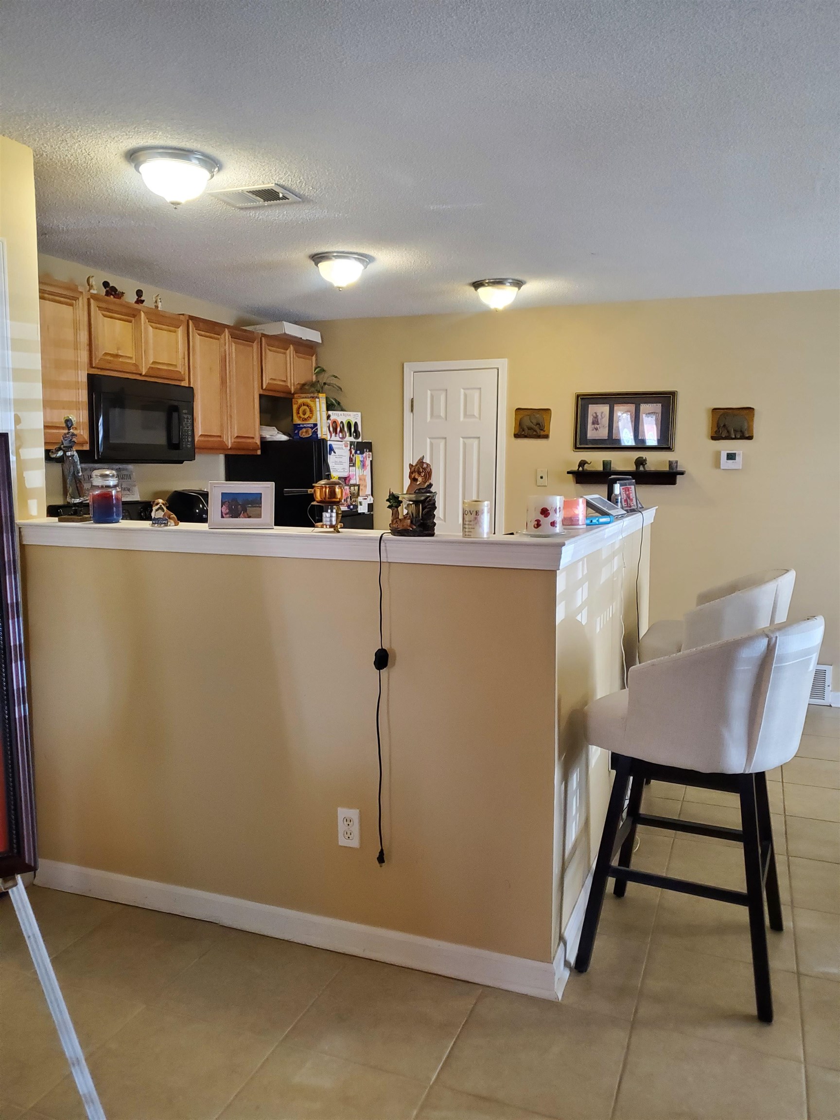 6769 Ross Ridge Drive Memphis, TN 38141 - Photo 10 of 25 a living room with stainless steel appliances kitchen island a table chairs and a refrigerator