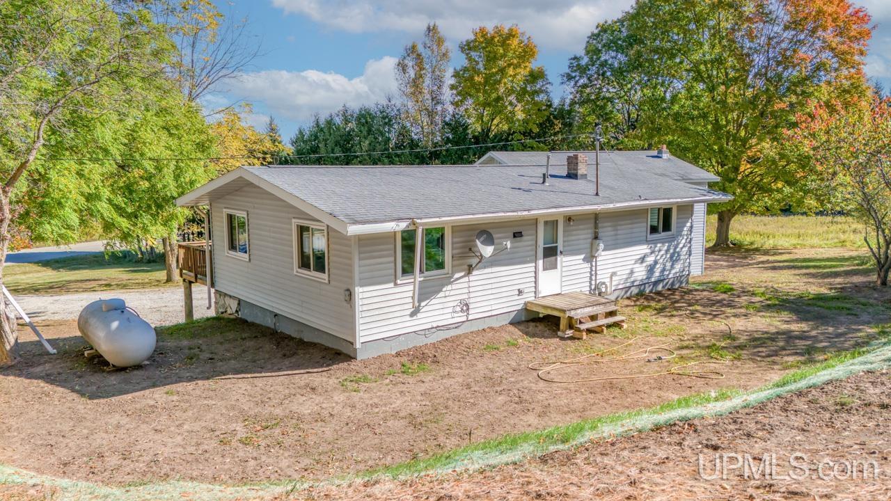 1375 10th Road Bark River, MI 49807 - Photo 7 of 25
