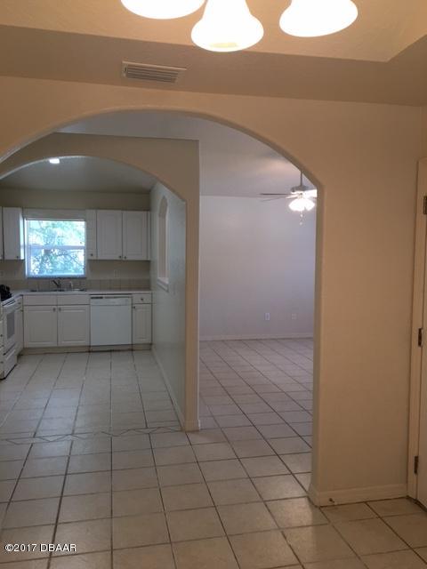 1132 Hampton Road Daytona Beach, FL 32114 - Photo 5 of 13 Dining/kitchen