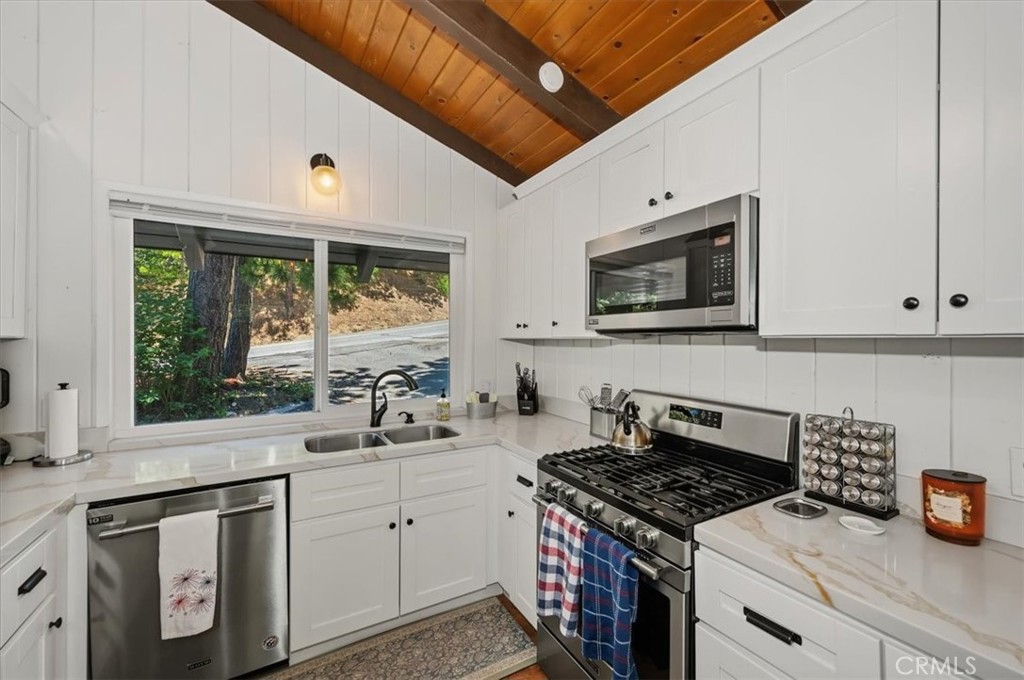 27809 North Bay Road Lake Arrowhead, CA 92352 - Photo 12 of 38