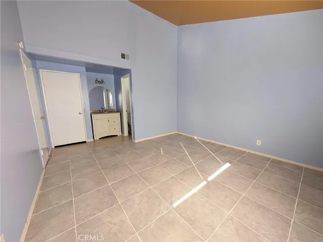 $4,000 | 914 West Alton Avenue, Santa Ana, CA 92707