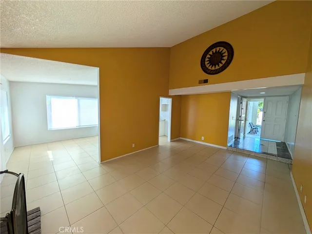 $4,000 | 914 West Alton Avenue, Santa Ana, CA 92707