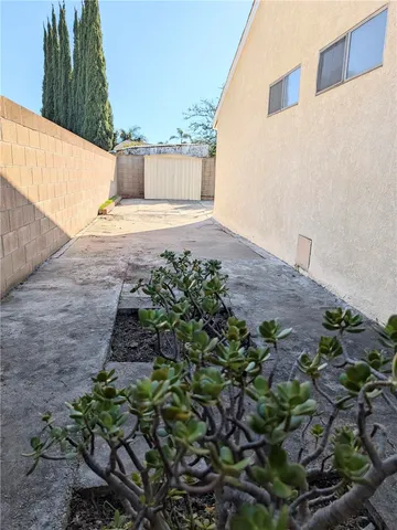 $4,000 | 914 West Alton Avenue, Santa Ana, CA 92707