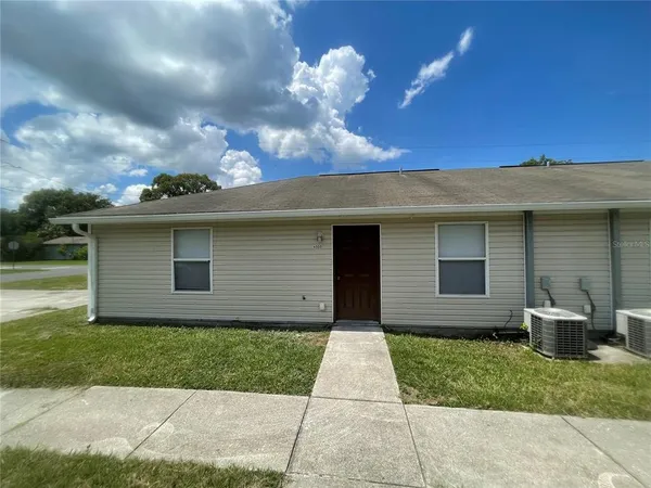$1,400 | 4900 9th Street, Zephyrhills, FL 33542