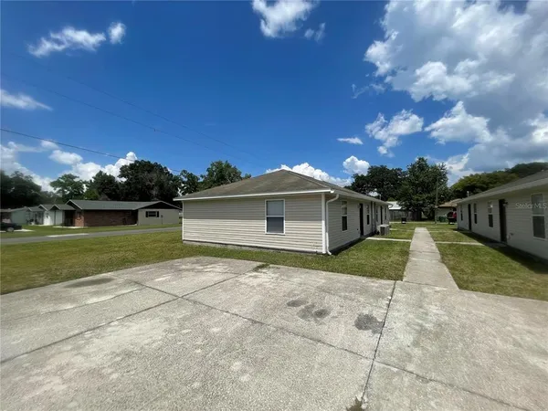 $1,400 | 4900 9th Street, Zephyrhills, FL 33542