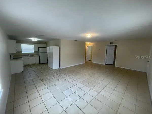 $1,400 | 4900 9th Street, Zephyrhills, FL 33542