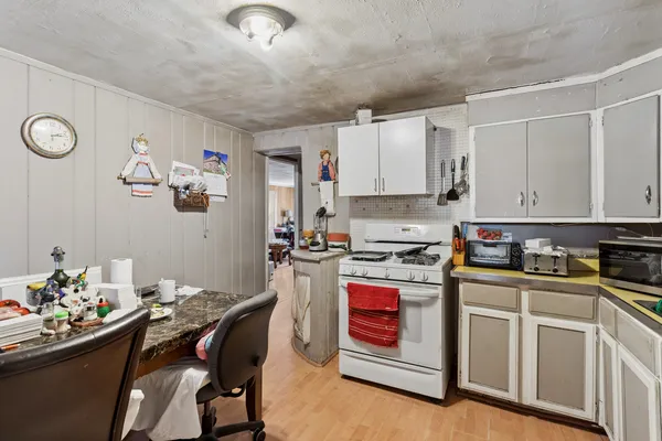 $270,000 | 4511 Dorset Avenue, Lisle, IL 60532