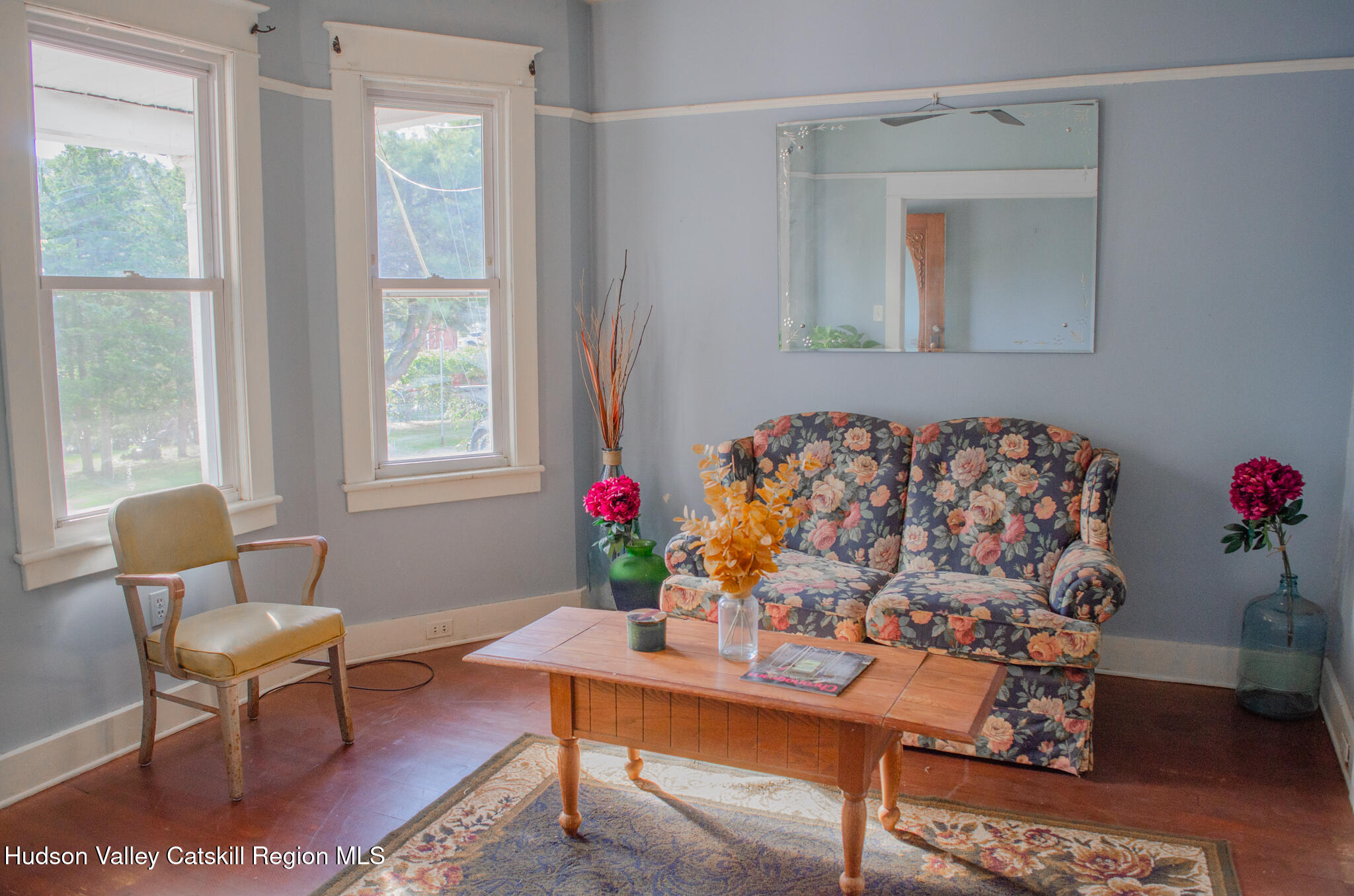 11 3rd Port Ewen, NY 12466 - Photo 3 of 34 a living room with furniture and flowers