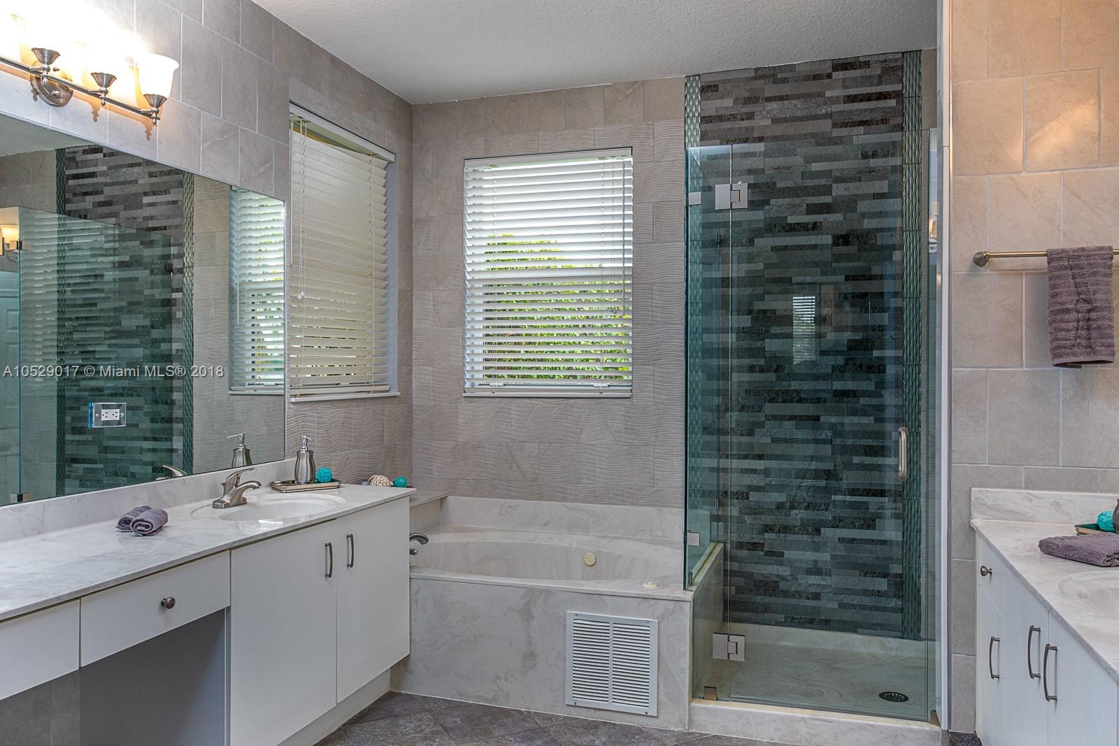 1270 Leeward Way Weston, FL 33327 - Photo 23 of 39