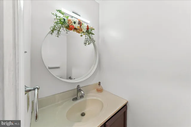 $350,000 | 8 Eusden Drive, Aston, PA 19014