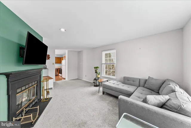 $350,000 | 8 Eusden Drive, Aston, PA 19014