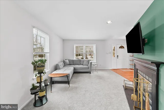 $350,000 | 8 Eusden Drive, Aston, PA 19014