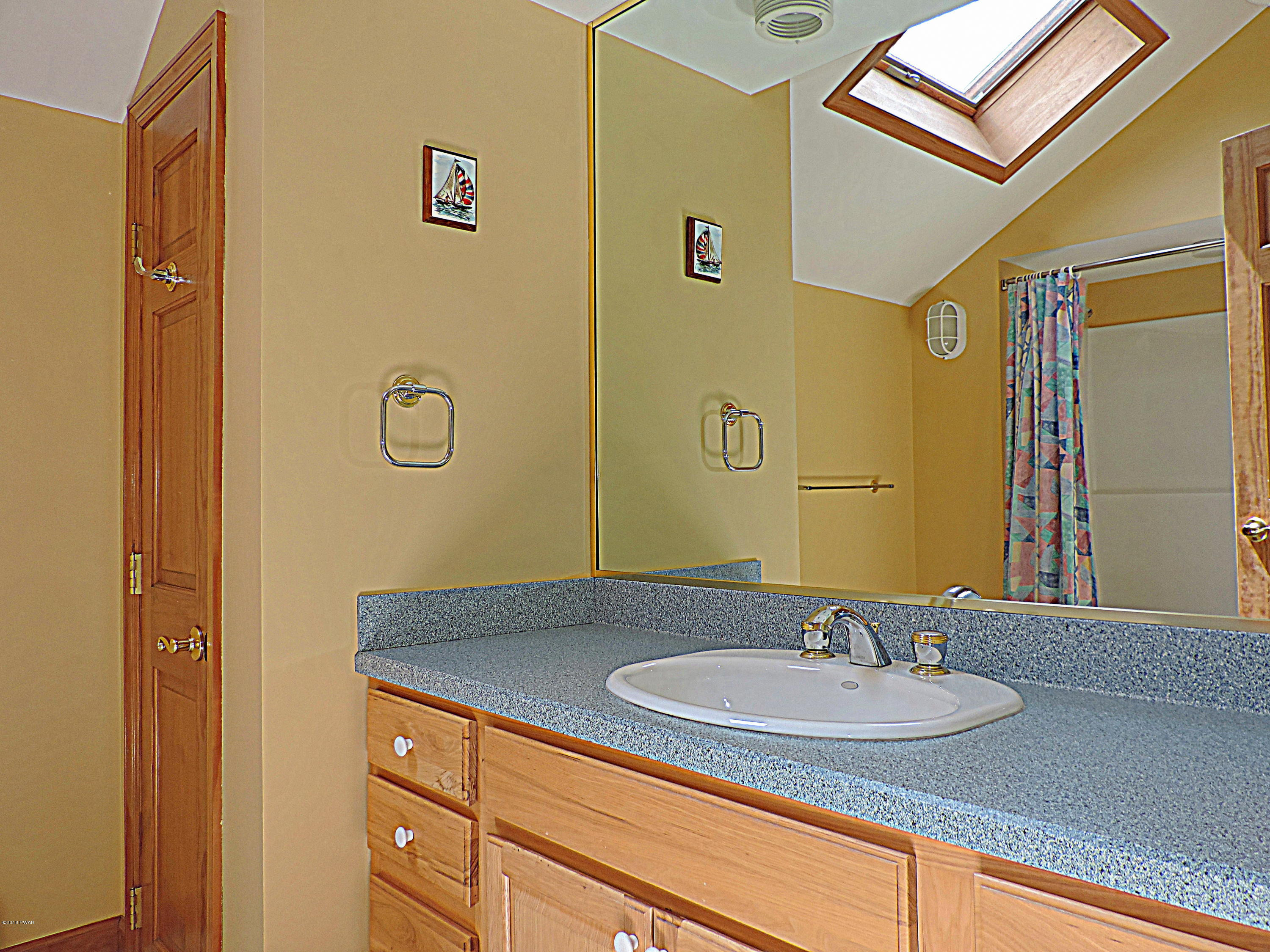 92 Ledge Road Lakeville, PA 18438 - Photo 38 of 59 2nd bath