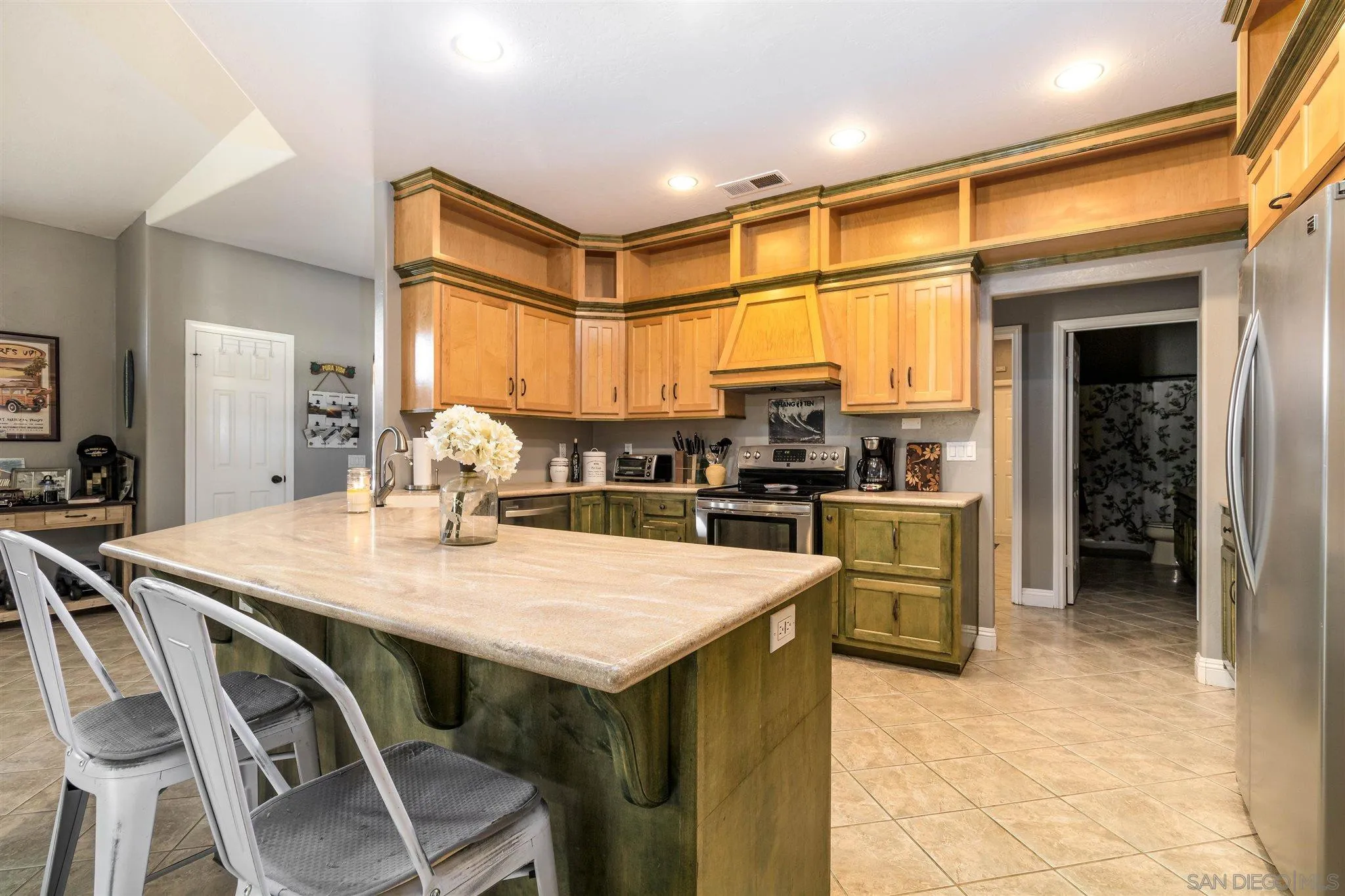 19139 Split Rock Road Ramona, CA 92065 - Photo 7 of 29 a kitchen with a table chairs sink and refrigerator