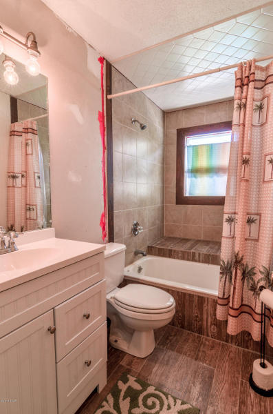 200 Southfields Road, Unit A Panama City Beach, FL 32413 - Photo 11 of 27 Full Bathroom