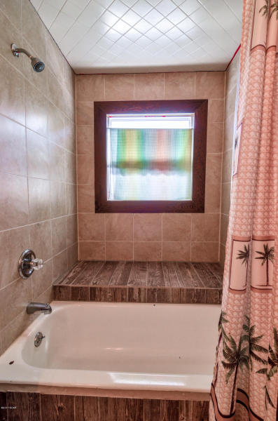 200 Southfields Road, Unit A Panama City Beach, FL 32413 - Photo 12 of 27 Tub/Shower Combo