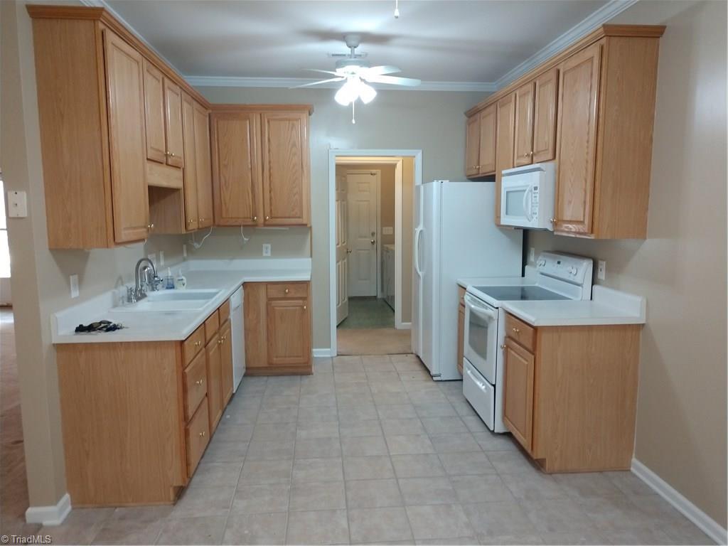2715 Red Run Court High Point, NC 27265 - Photo 3 of 10 Gallery Image 3