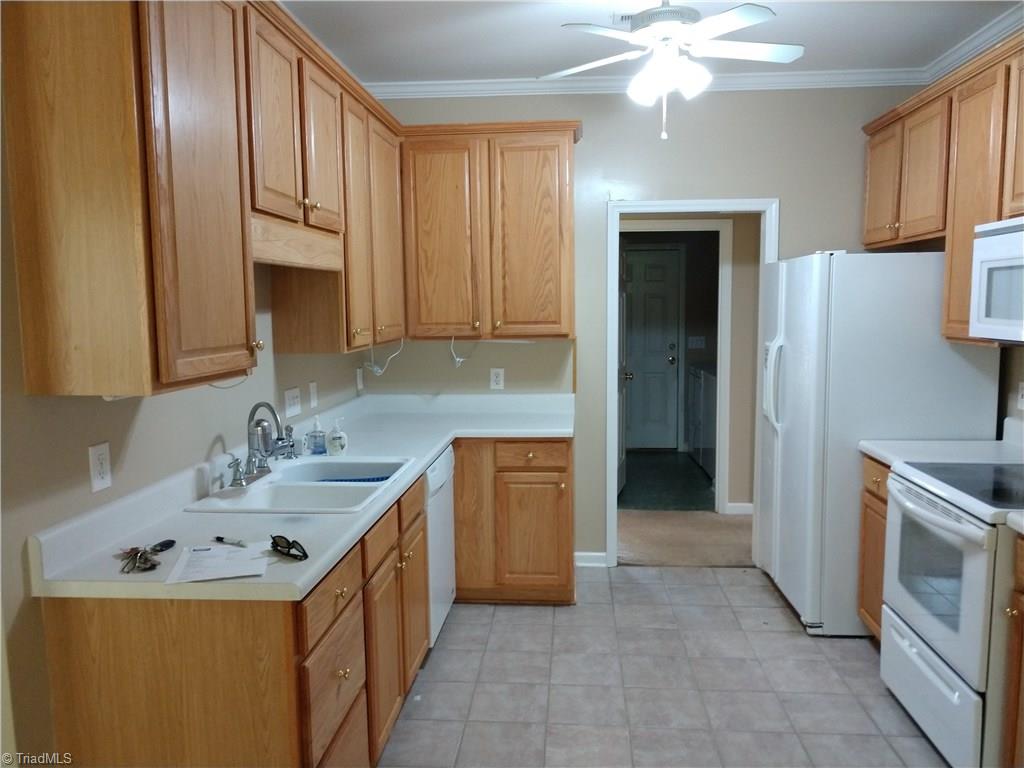 2715 Red Run Court High Point, NC 27265 - Photo 4 of 10 Gallery Image 4
