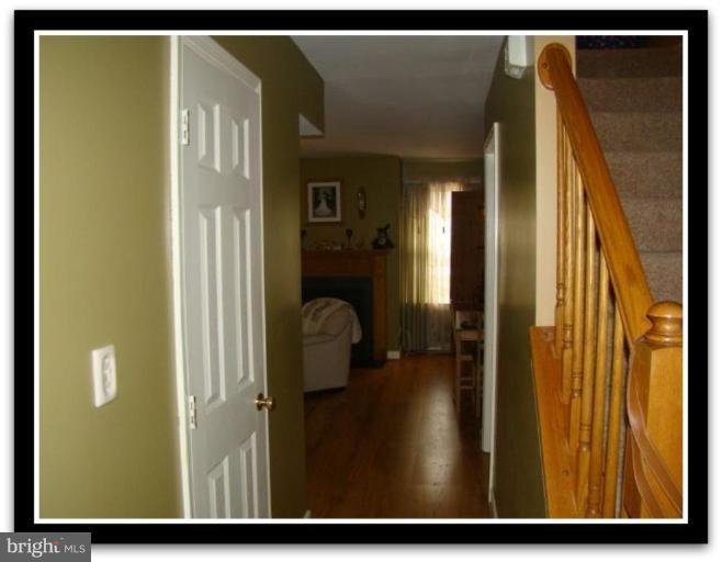 26 Tameron Place Rosedale, MD 21237 - Photo 2 of 23 Entrance Hallway