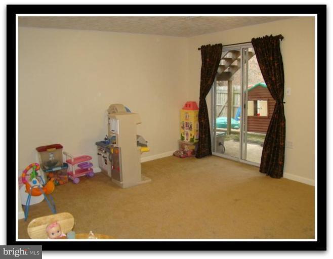 26 Tameron Place Rosedale, MD 21237 - Photo 17 of 23 Family Room