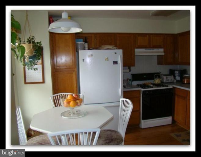 26 Tameron Place Rosedale, MD 21237 - Photo 3 of 23 Bright Kitchen