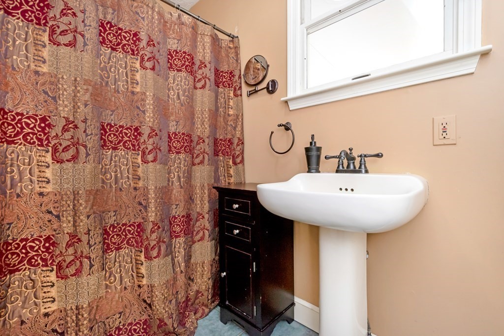 137 Chestnut Street Upton, MA 01568 - Photo 20 of 36 Gallery Image 20