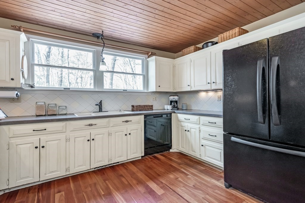 137 Chestnut Street Upton, MA 01568 - Photo 9 of 36 Gallery Image 9