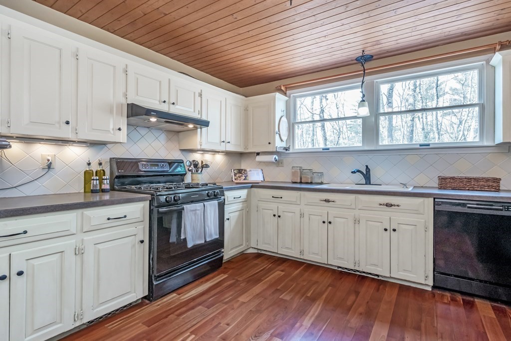 137 Chestnut Street Upton, MA 01568 - Photo 10 of 36 Gallery Image 10