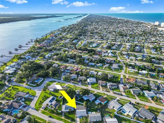 a view of a multi story building