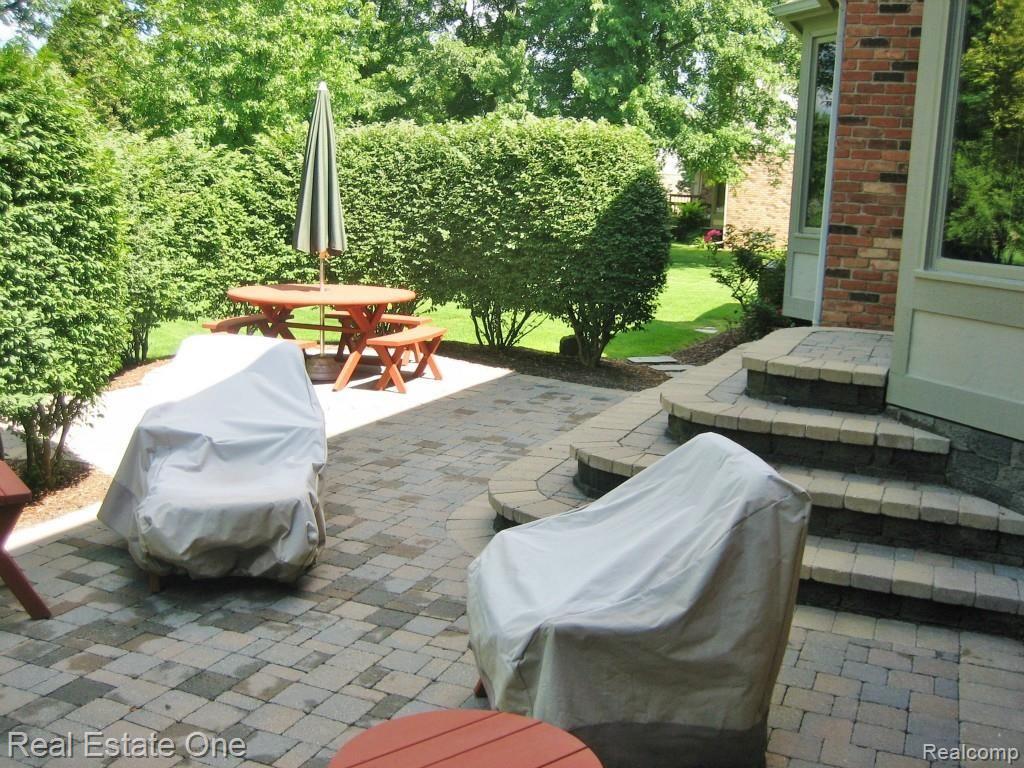 4240 Ridge Side Drive Rochester, MI 48306 - Photo 3 of 23 3 Patio.jpg