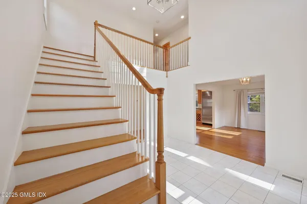 a view of entryway and hall