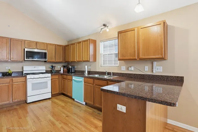 $355,000 | 14852 Park Avenue, Oak Forest, IL 60452