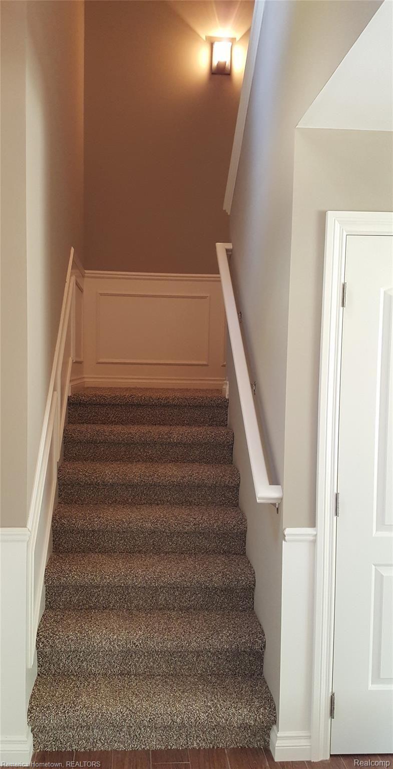 19315 Inkster Road Livonia, MI 48152 - Photo 5 of 15 2.9 Elegant Stairs