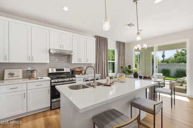 $699,950 | 1522 West Sierra Vista Drive, Phoenix, AZ 85015