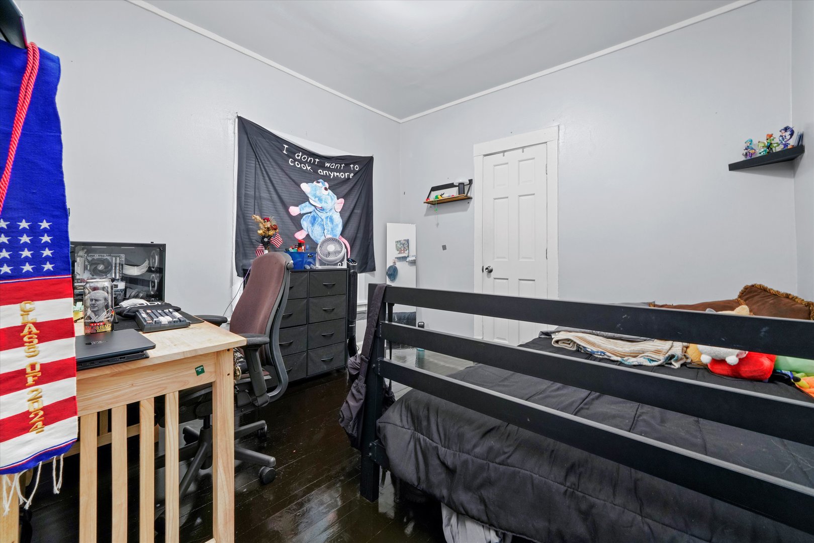 2016 East 93rd Street Chicago, IL 60617 - Photo 9 of 17 a view of a workspace with furniture