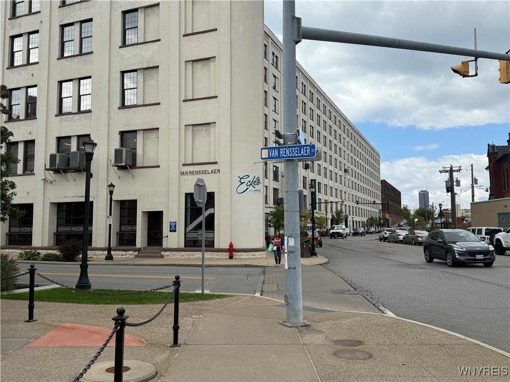 712 Perry Street Buffalo, NY 14210 - Photo 2 of 5