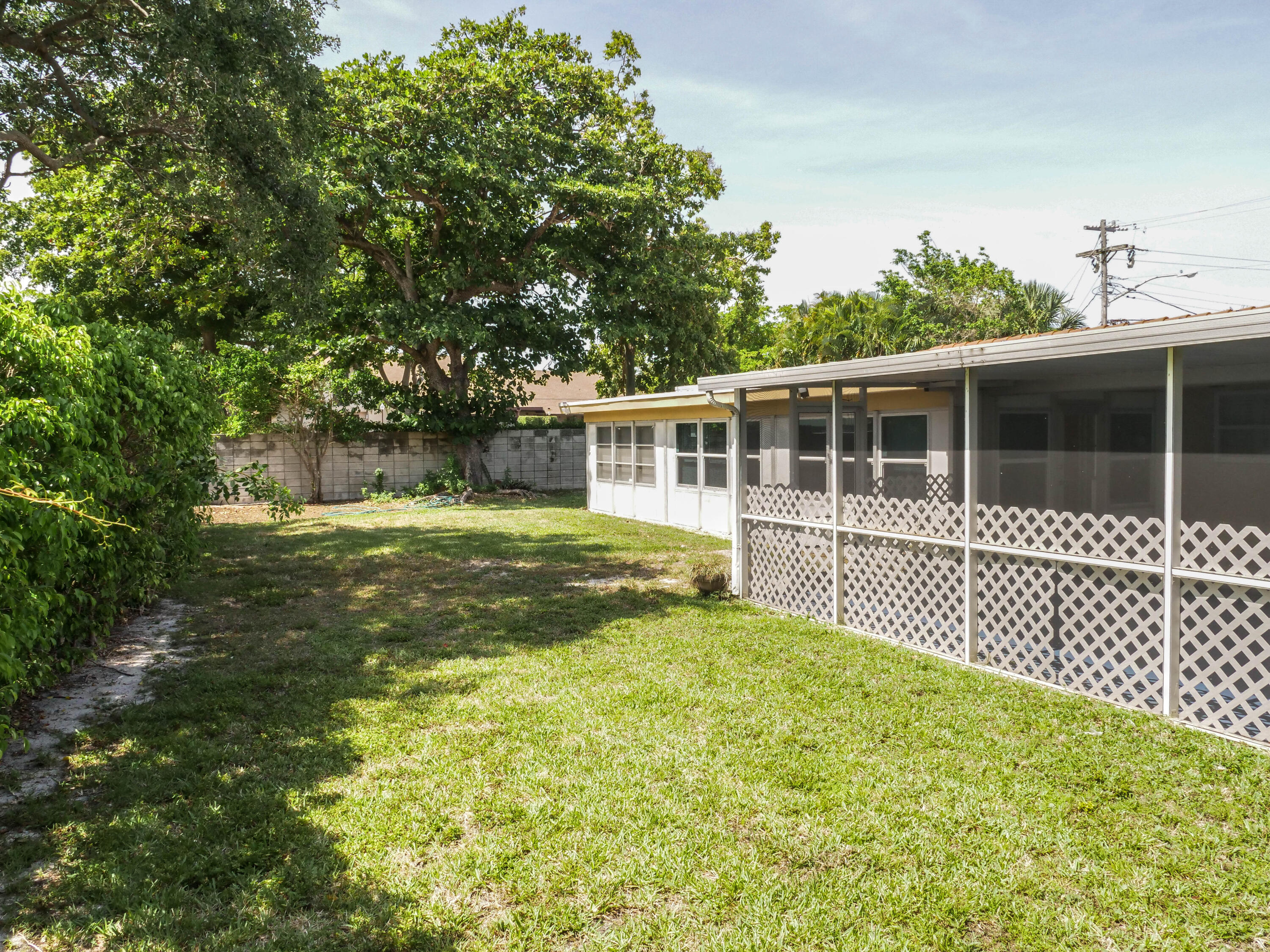 7199 Northeast 7th Avenue Boca Raton, FL 33487 - Photo 21 of 22 P1011544