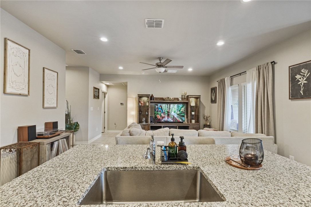 103 Donegal Street Sinton, TX 78387 - Photo 8 of 28