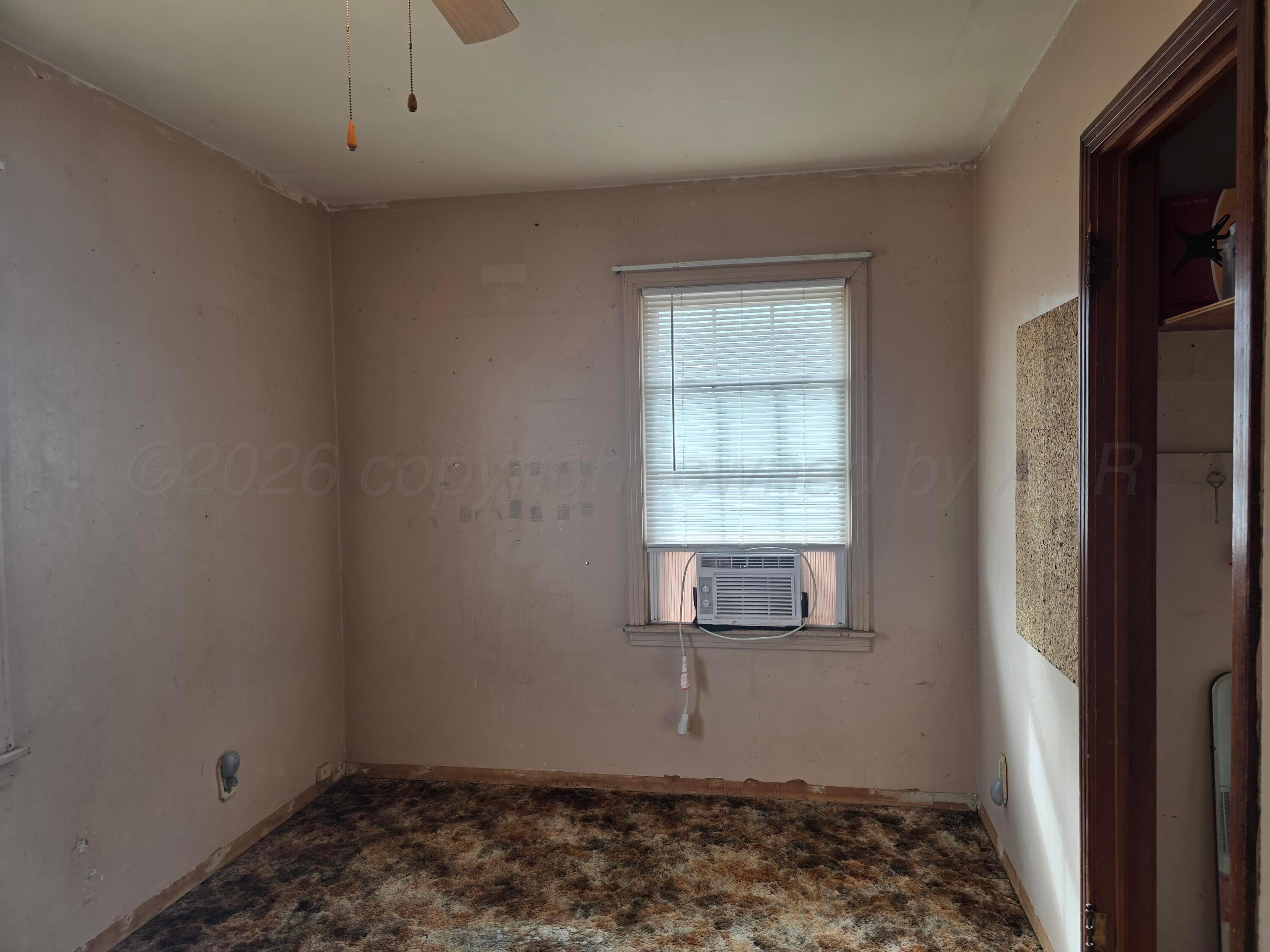 1812 Magnolia Street Amarillo, TX 79107 - Photo 15 of 27 an empty room with a window