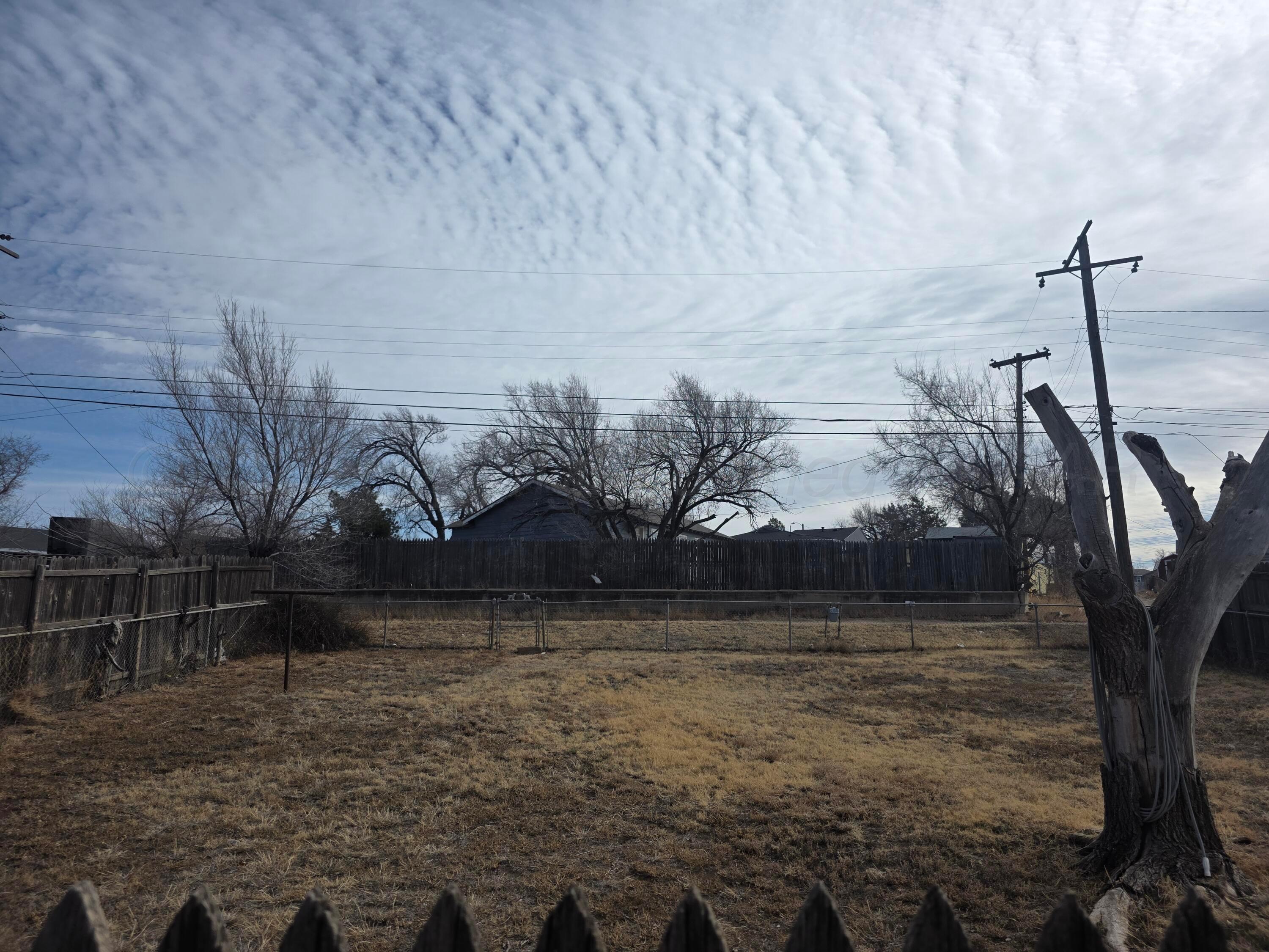 1812 Magnolia Street Amarillo, TX 79107 - Photo 20 of 27 a view of a backyard