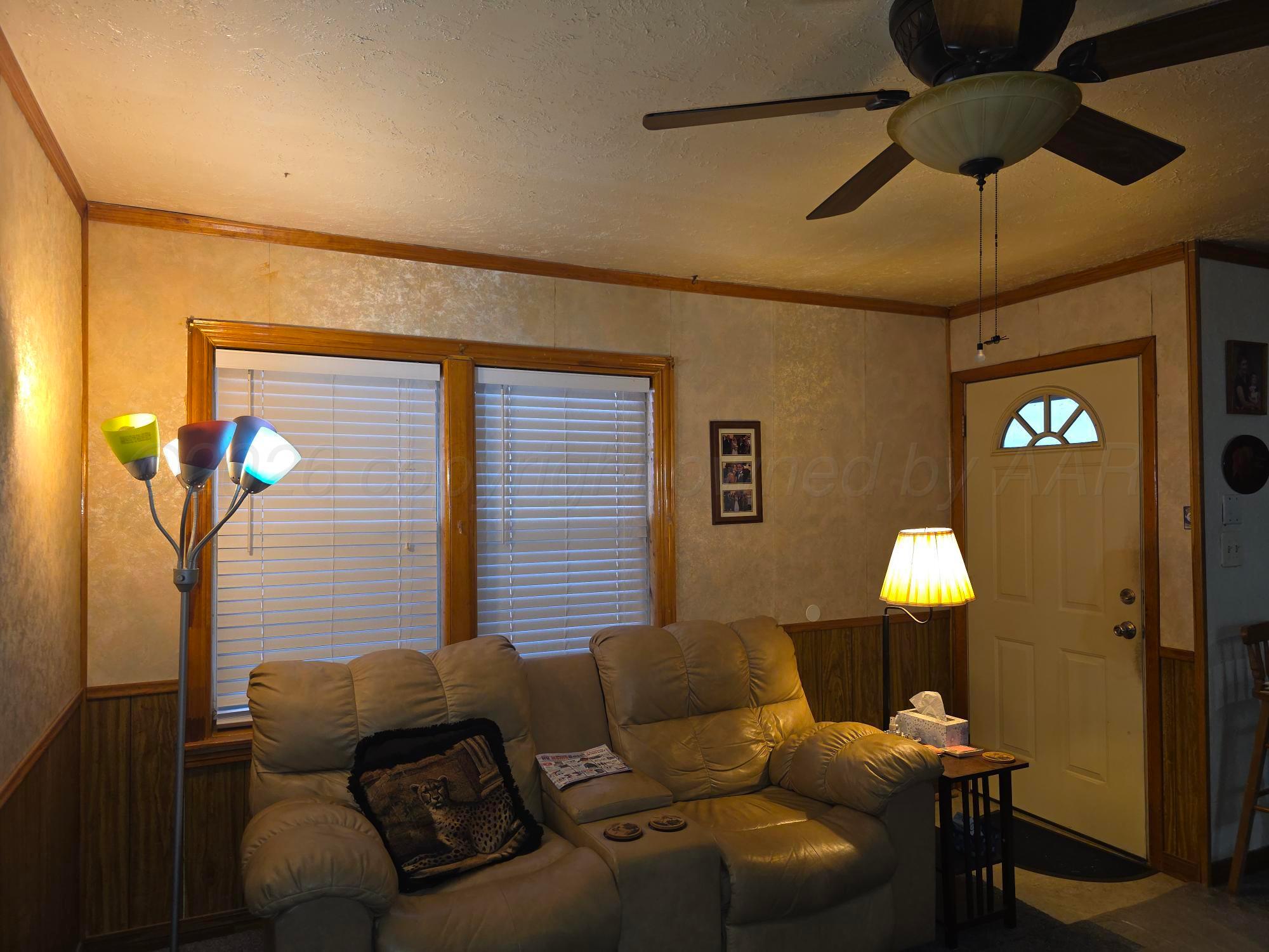 1812 Magnolia Street Amarillo, TX 79107 - Photo 2 of 13 Living Room