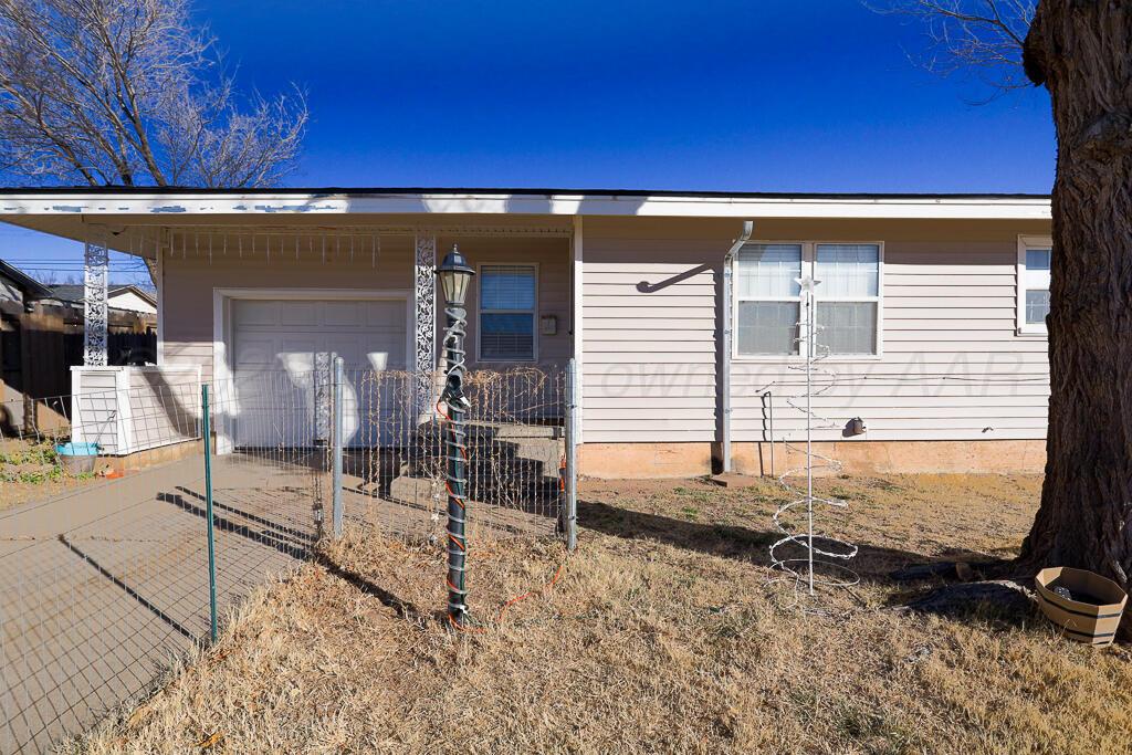 1812 Magnolia Street Amarillo, TX 79107 - Photo 27 of 27 a view of a room with gym equipment